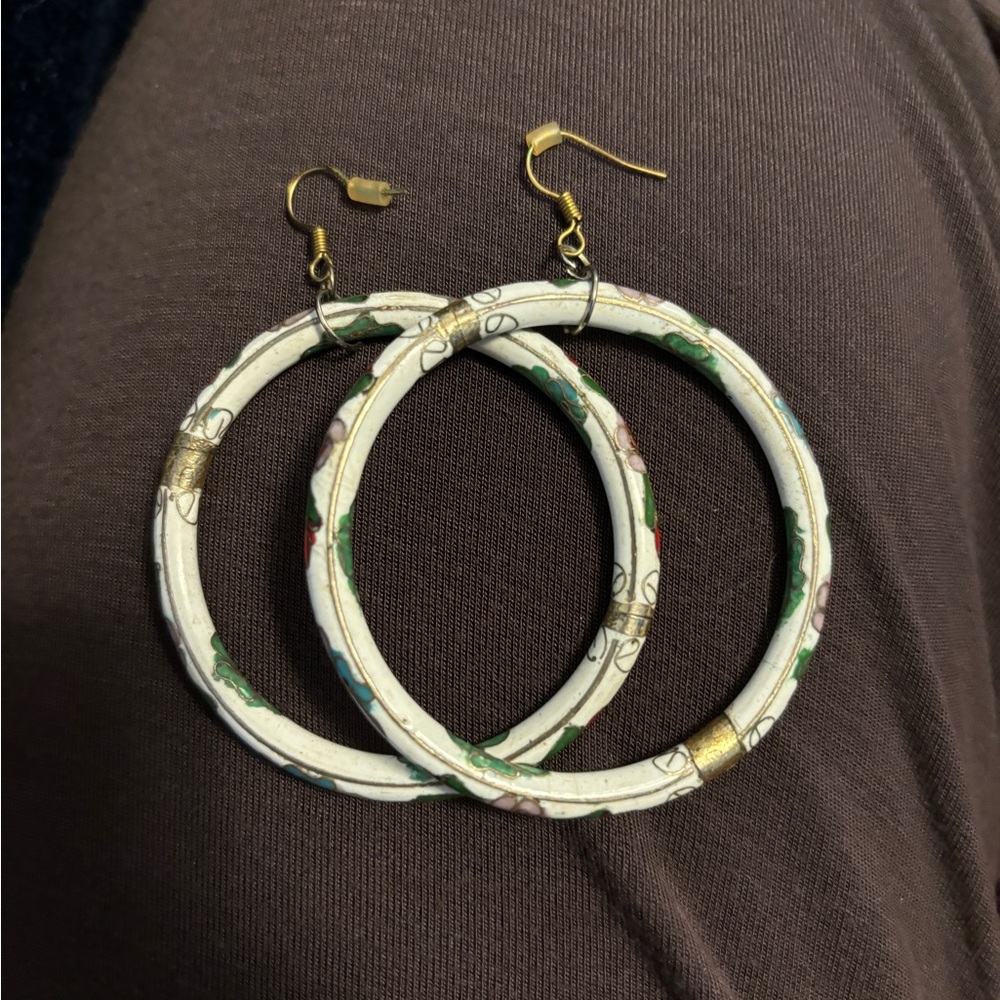 Hoop earrings with design